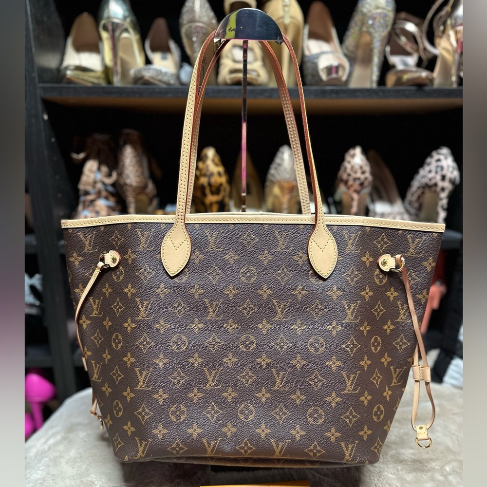 Louis Vuitton Neverfull MM Monogram Tote Bag